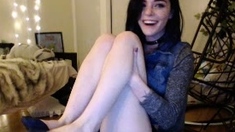 Cute amateur webcam teen girl toying pussy on webcam