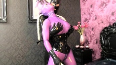 Amateur CDin latex dildoing