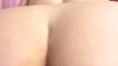 Amateur brunette double toying on webcam
