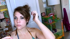 Brunette amateur webcam babe pleases pussy