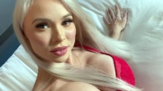 busty blonde babe natural boobs big breasted babe di