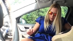Blonde Milf Masturbates in Public Park!